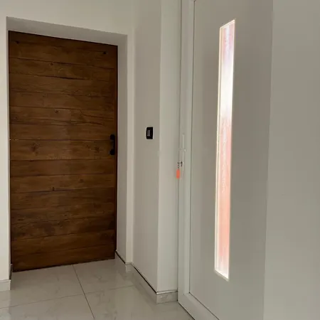 Marina Spacious Family Apartment Krizisce