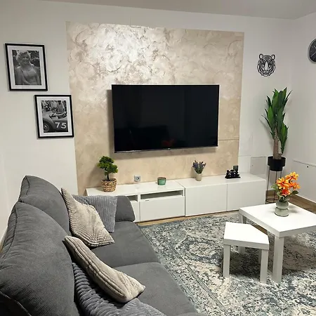 Marina Spacious Family Apartment